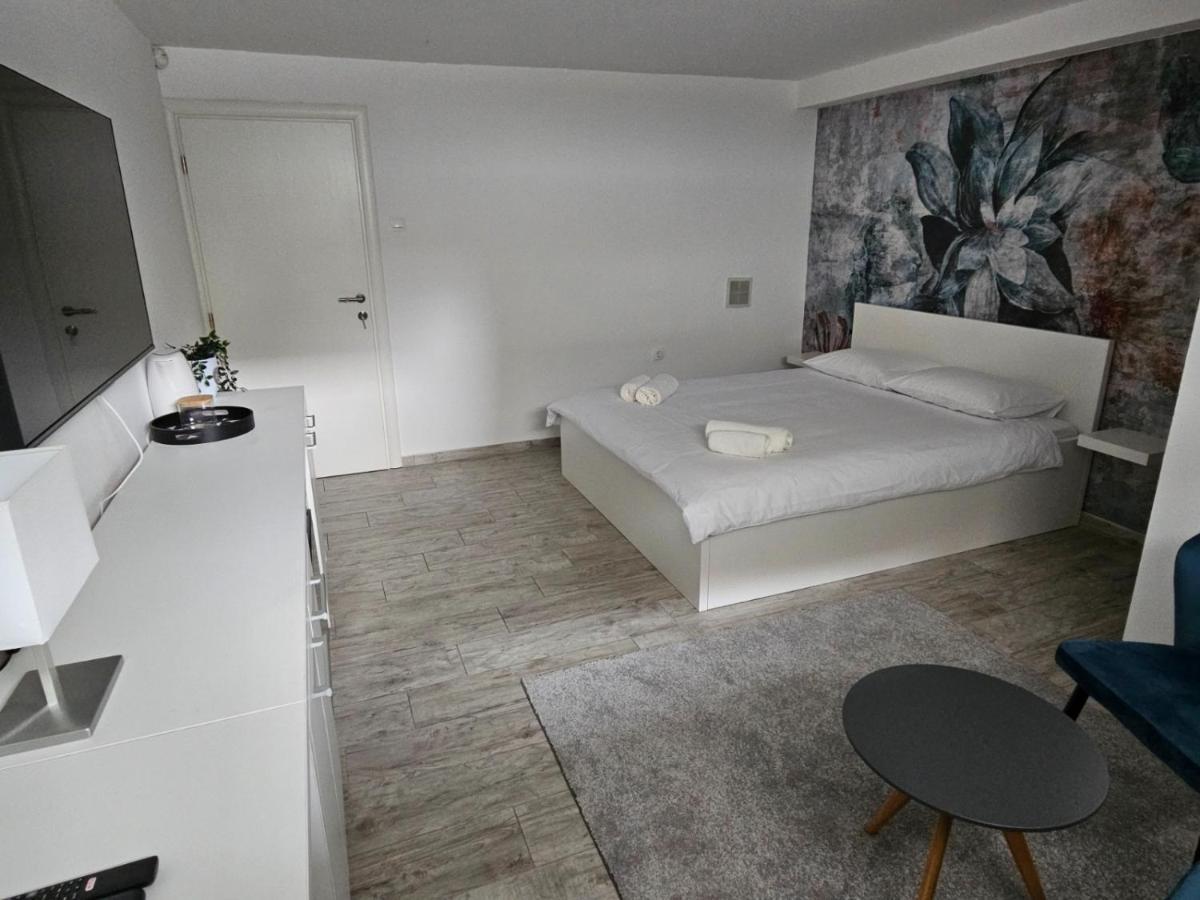 Comfort Rooms Remiza - Free Private Parking - Self Check-In ซาเกร็บ ภายนอก รูปภาพ