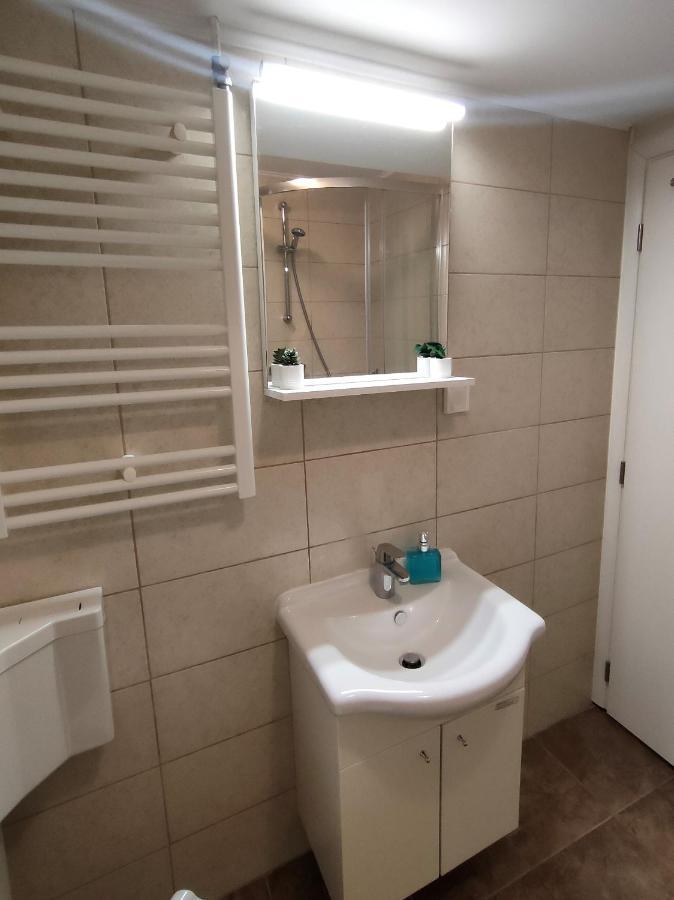 Comfort Rooms Remiza - Free Private Parking - Self Check-In ซาเกร็บ ภายนอก รูปภาพ