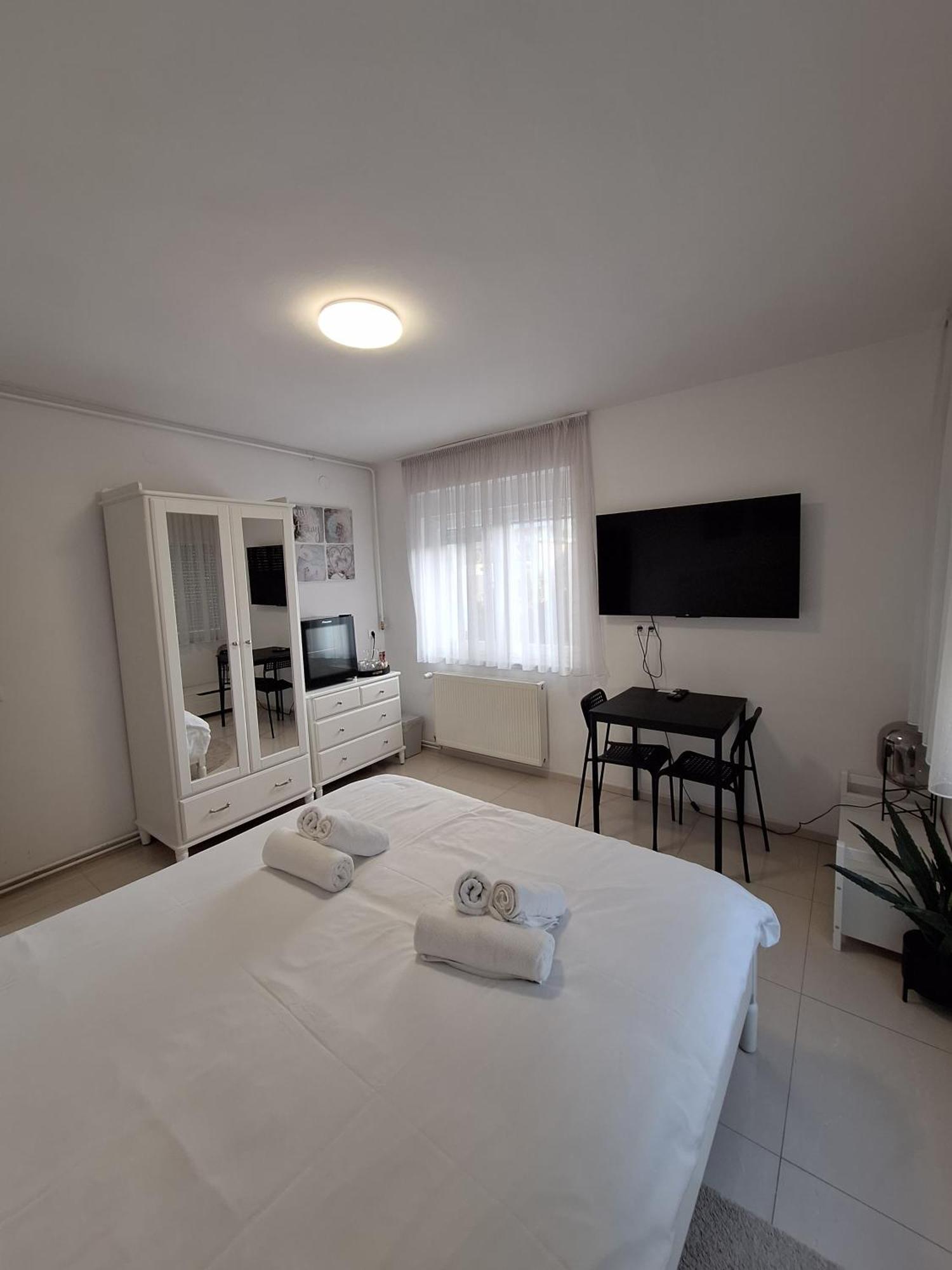 Comfort Rooms Remiza - Free Private Parking - Self Check-In ซาเกร็บ ภายนอก รูปภาพ